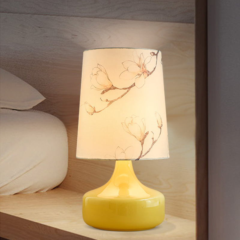 Single-Bulb Printed Fabric Night Light Korean Garden White Barrel Bedside Table Lighting with Yellow Vase Base Clearhalo 'Lamps' 'Table Lamps' Lighting' 1456973