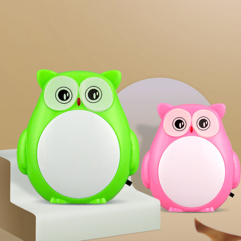 Owl Kids Room Mini Night Light Plastic Cartoon Plug-in LED Wall Lighting Ideas in Red/Green Clearhalo 'Night Lights' 'Wall Lights' Lighting' 1468292