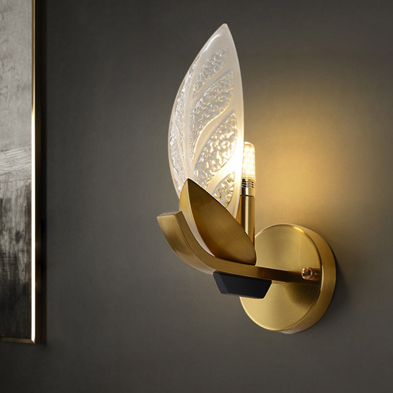 Colonialist Leaf Shaped Wall Light 1 Bulb Frosted Textured Glass Wall Mounted Lighting in Gold Gold Clearhalo 'Wall Lamps & Sconces' 'Wall Lights' Lighting' 1474166