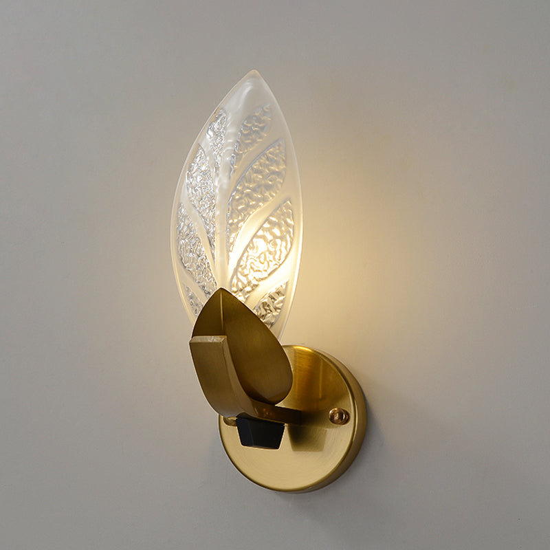 Colonialist Leaf Shaped Wall Light 1 Bulb Frosted Textured Glass Wall Mounted Lighting in Gold Clearhalo 'Wall Lamps & Sconces' 'Wall Lights' Lighting' 1474169