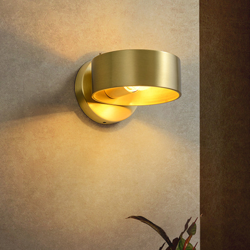 Luxury Round Sconce Wall Lighting 1-Light Metal Wall Mounted Light Fixture in Gold for Bedroom Clearhalo 'Wall Lamps & Sconces' 'Wall Lights' Lighting' 1475239