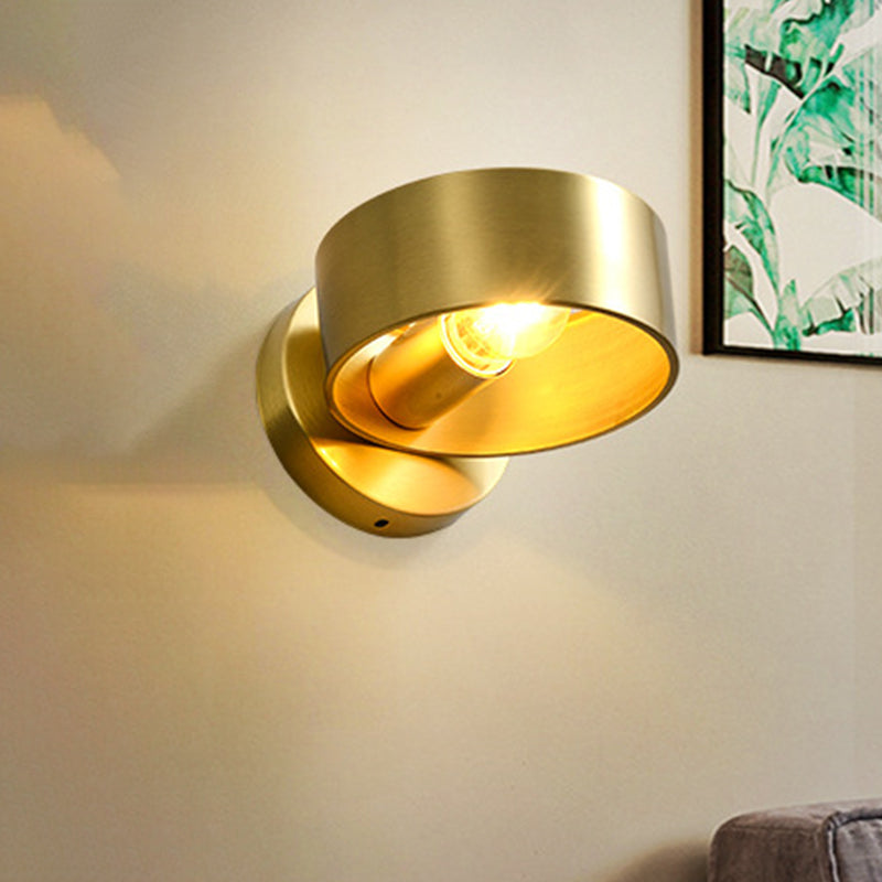 Luxury Round Sconce Wall Lighting 1-Light Metal Wall Mounted Light Fixture in Gold for Bedroom Clearhalo 'Wall Lamps & Sconces' 'Wall Lights' Lighting' 1475240