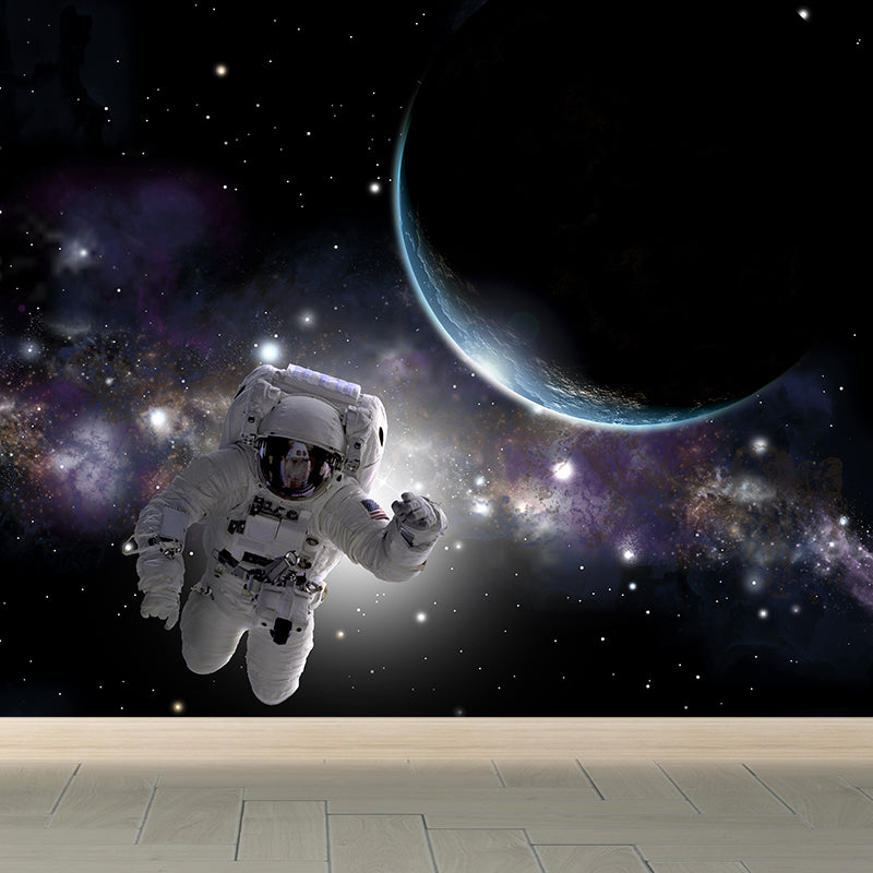 Floating Astronaut Mural Decal Sci-Fi Non-Woven Materials Wall Covering in Black Clearhalo 'Wall Decor' 'Wall Mural' 1637529