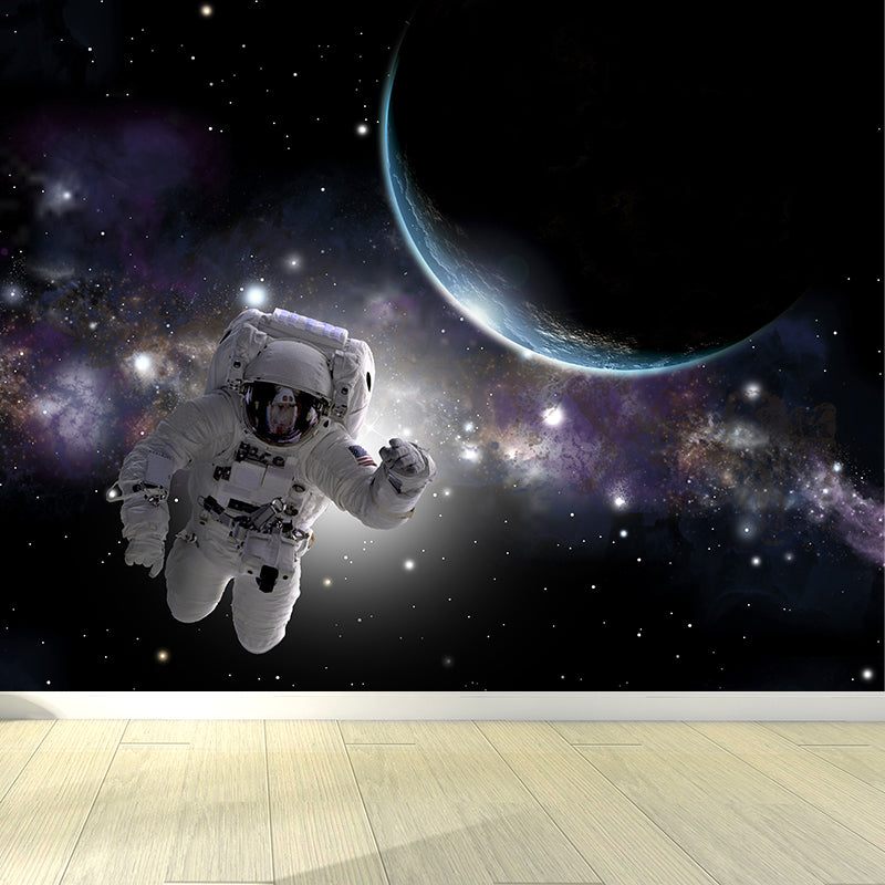 Floating Astronaut Mural Decal Sci-Fi Non-Woven Materials Wall Covering in Black Clearhalo 'Wall Decor' 'Wall Mural' 1637530