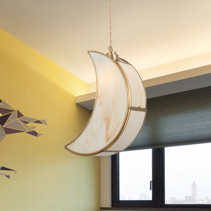 Metallic Crescent Pendant Lighting Contemporary 1-Bulb Hanging Light Fixture in Gold Gold Clearhalo 'Ceiling Lights' 'Pendant Lights' 'Pendants' Lighting' 1649408_53f59754-c565-45e7-afe9-fbabdd70f709