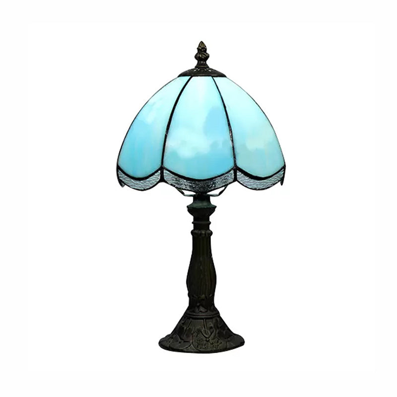 Traditional Scalloped Table Lighting 1 Light Stained Glass Indoor Lighting Fixture in Blue/White Clearhalo 'Lamps' 'Table Lamps' Lighting' 170819