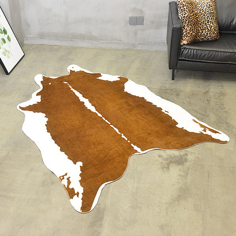 Modernism Cow Skin Pattern Rug White and Black Polyester Rug Non-Slip Pet Friendly Washable Carpet for Living Room Light Brown 4'7