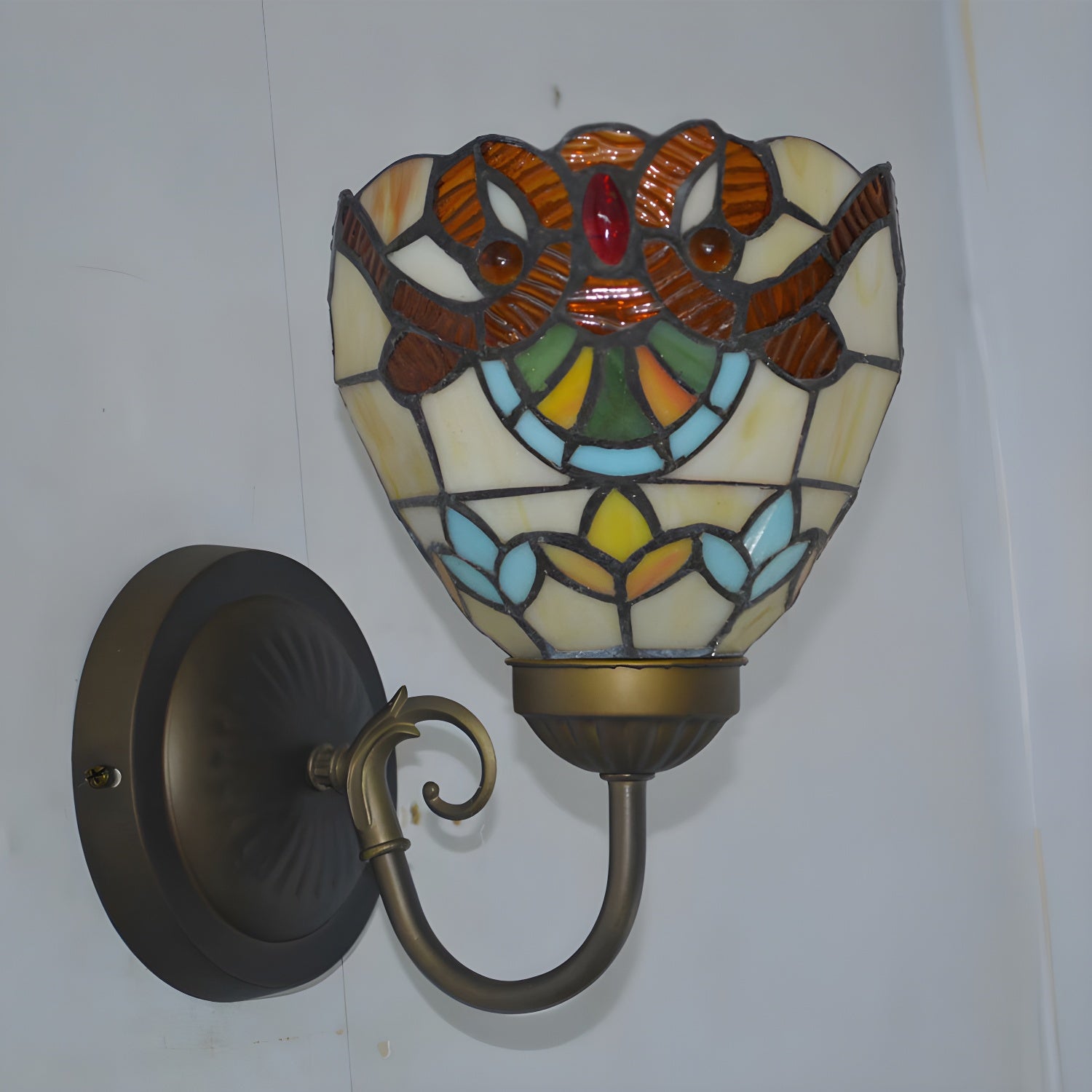 Brass 1 Head Wall Sconce Lighting Victorian Hand Cut Glass Geometry Wall Light for Dining Room Yellow Clearhalo 'Art deco wall lights' 'Cast Iron' 'Glass' 'Industrial' 'Middle century wall lights' 'Modern' 'Tiffany wall lights' 'Tiffany' 'Traditional wall lights' 'Wall Lamps & Sconces' 'Wall Lights' Lighting' 2029245