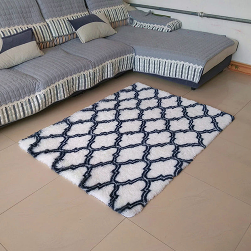 Unique Quatrefoil Patterned Rug Multi Color Modern Carpet Faux Fur Anti-Slip Backing Pet Friendly Machine Washable Rug for Room Black-White Clearhalo 'Area Rug' 'Casual' 'Rugs' Rug' 2070904