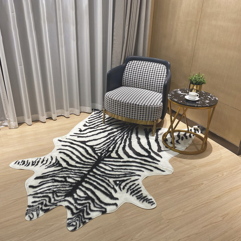 Multi-Colored Room Foot Rug Simplicity Animal Skin Print Rug Polypropylene Stain Resistant Non-Slip Backing Washable Carpet Black-White 4'11