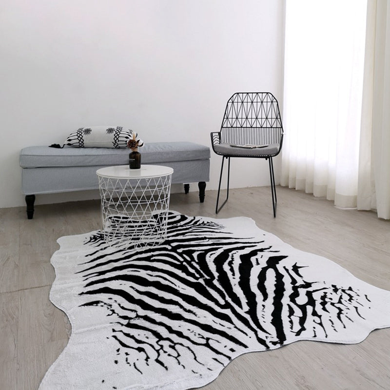 Scandinavian Bedroom Rug Multicolor Artificial Animal Skin Rug Polypropylene Anti-Slip Washable Stain Resistant Area Carpet Black-White 4'7