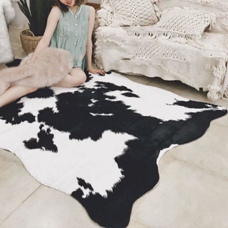 Whole Faux Animal Skin Rug Multi Color Nordic Rug Synthetics Anti-Slip Backing Stain Resistant Washable Carpet for Drawing Room Black 4'7