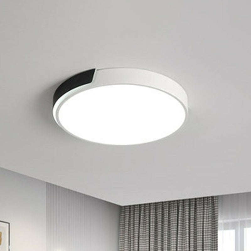 Metal Geometric LED Flush Mount Light Simplicity Black and White Flush Mount Ceiling Light Black-White White Round Clearhalo 'Ceiling Lights' 'Close To Ceiling Lights' 'Close to ceiling' 'Flush mount' Lighting' 2217878