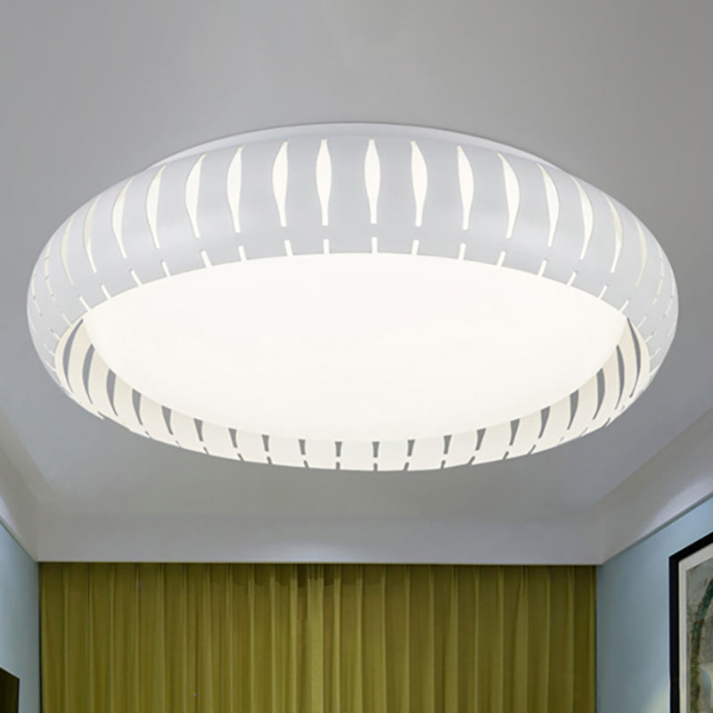 White/Black Circular Flush Mount Ceiling Light with Hollow Shade Simple Metal LED Ceiling Flush Mount for Living Room, 18.5