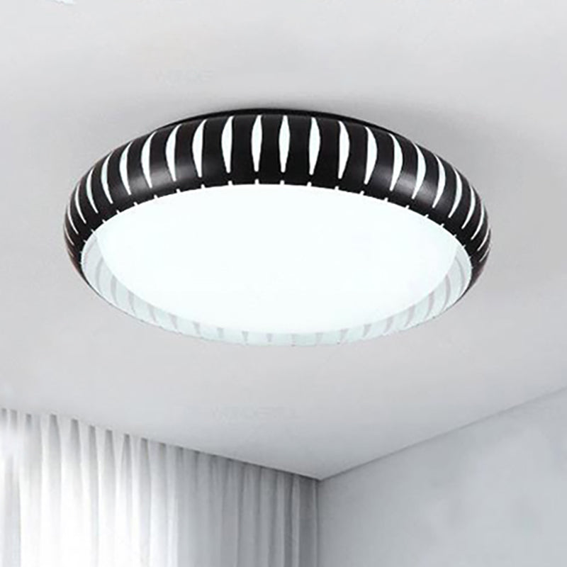 White/Black Circular Flush Mount Ceiling Light with Hollow Shade Simple Metal LED Ceiling Flush Mount for Living Room, 18.5