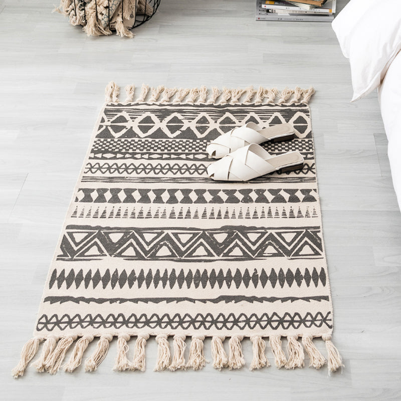 Western Geometric Print Rug Multicolored Jute Area Carpet Pet Friendly Stain-Resistant Indoor Rug with Tassel for Room Black 2' x 2'11