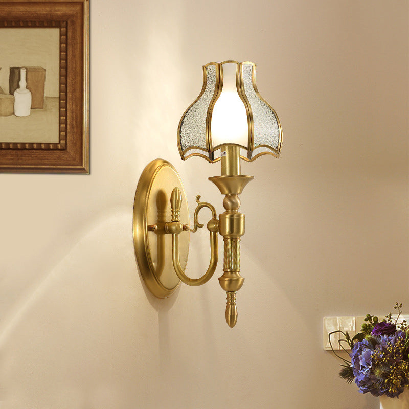 Curved Metal Sconce Light Traditionalism 1-Bulb Living Room Wall Light Fixture in Brass Brass Clearhalo 'Wall Lamps & Sconces' 'Wall Lights' Lighting' 273676