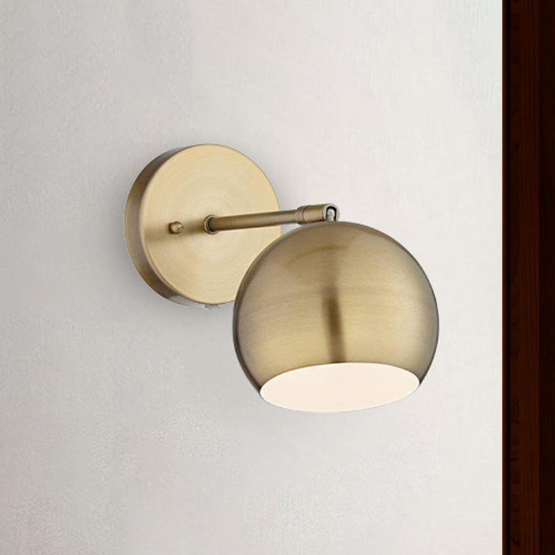 One Bulb Wall Light with Round Shade Metal Industrial Living Room Sconce Lighting in Brass Clearhalo 'Art deco wall lights' 'Cast Iron' 'Glass' 'Industrial wall lights' 'Industrial' 'Middle century wall lights' 'Modern' 'Rustic wall lights' 'Tiffany' 'Traditional wall lights' 'Wall Lamps & Sconces' 'Wall Lights' Lighting' 438897