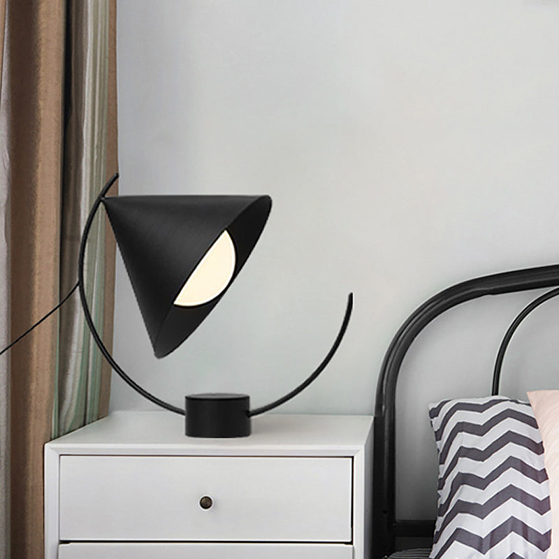 Flared Table Light Modern Metal 1 Head Black Small Desk Lamp with Globe White Glass Shade Clearhalo 'Lamps' 'Table Lamps' Lighting' 519085