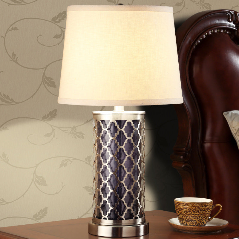 Metal Nickel Finish Table Lamp Cylindrical Quatrefoil Cage 1-Light Rural Nightstand Light with Fabric Lampshade Nickel Clearhalo 'Lamps' 'Table Lamps' Lighting' 786244