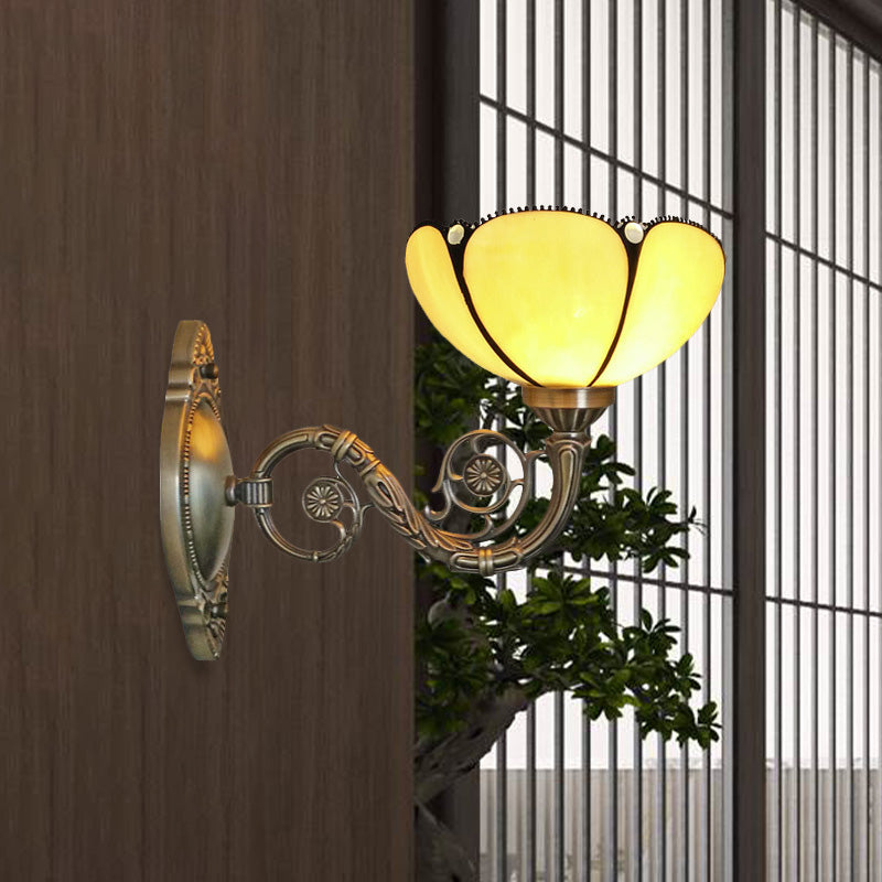 Bronze 1 Light Wall Sconce Light Baroque Beige Glass Scalloped Wall Mounted Lamp with Curved Arm Clearhalo 'Art deco wall lights' 'Cast Iron' 'Glass' 'Industrial' 'Middle century wall lights' 'Modern' 'Tiffany wall lights' 'Tiffany' 'Traditional wall lights' 'Wall Lamps & Sconces' 'Wall Lights' Lighting' 890288